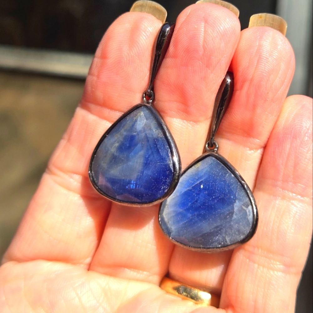 Saphire 40k Trillion cut sterling &rhodium earrings - Picture 1 of 9
